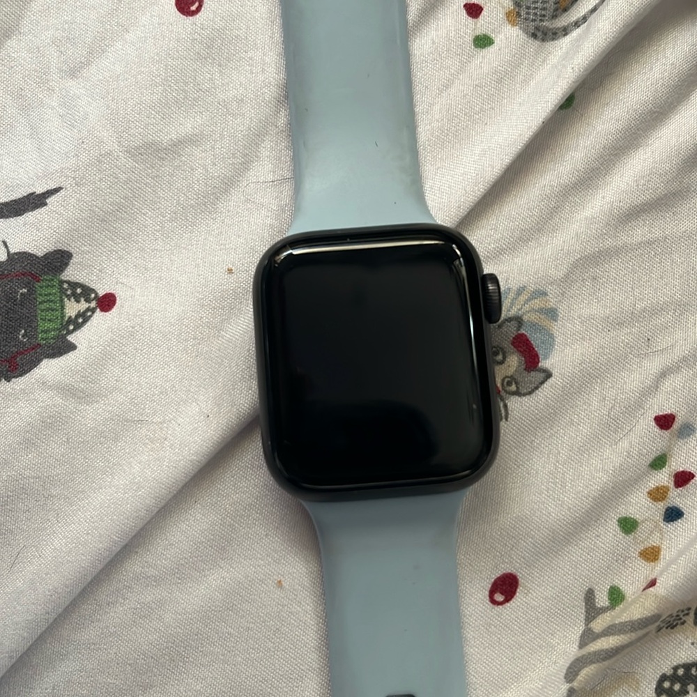 Apple Watch SE, 40mm Aluminum used. Not new